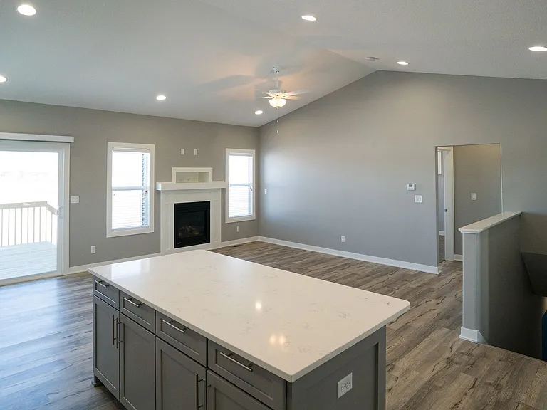 695 SE Tallgrass Ln — Photo 4