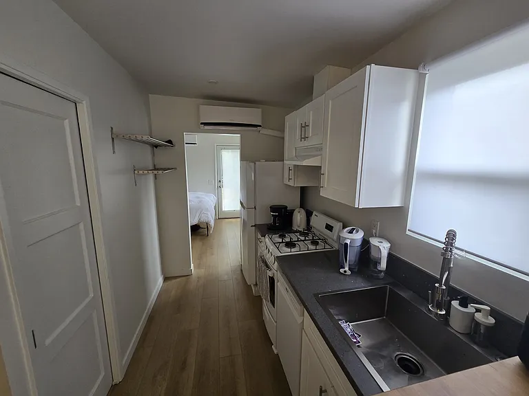 La Clede Ave — Photo 3