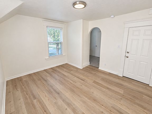 3rd image of 1818 W Washington St APT 2