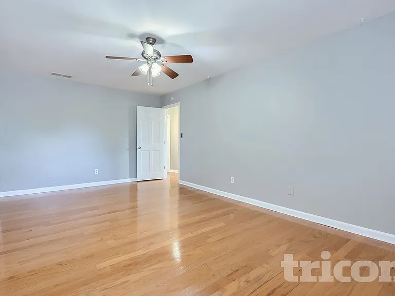 130 Southwood Ct — Photo 6