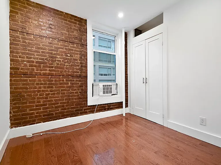 1158 2nd Ave #3W — Photo 2