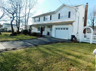15 Iles Pl, Copiague, NY 11726