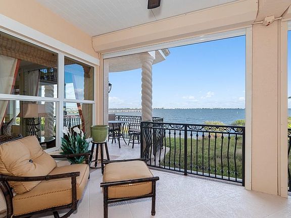 4th image of 1517 NE Outrigger Landings Drive #3-203
