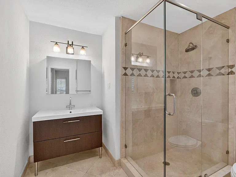 2213 NE 16th St — Photo 35
