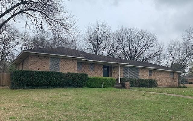 1st image of 240 Valleyglen Dr