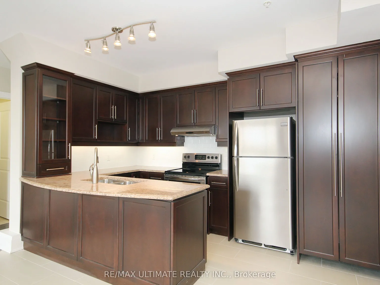 2 bed, $2,600 — Photo 3