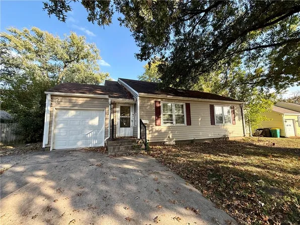 8207 Antioch Rd, Overland Park, KS 66204