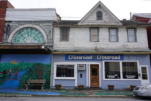 2nd image of 208 High St