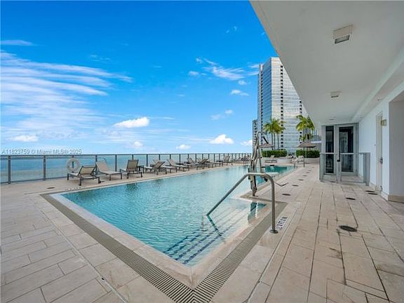5th image of 1300 Brickell Bay Dr APT 3904
