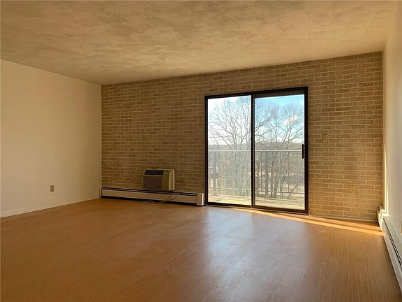 4th image of 756 Quaker Ln APT 312A