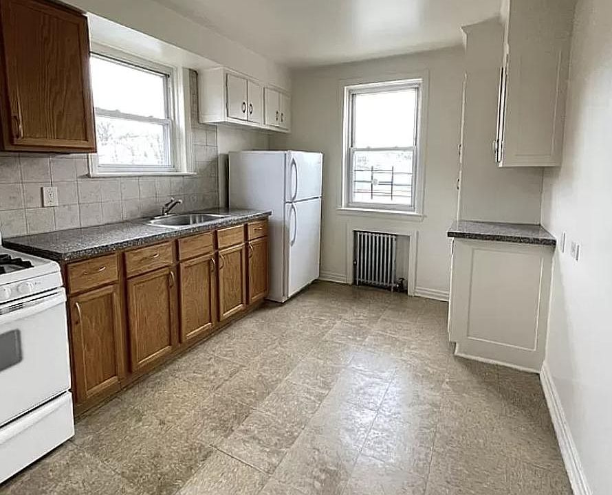 1st image of 166 Vanderbilt Ave #C