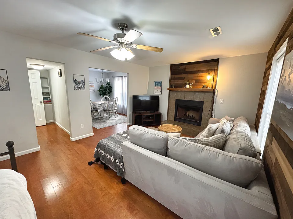 109 Timberline Trl