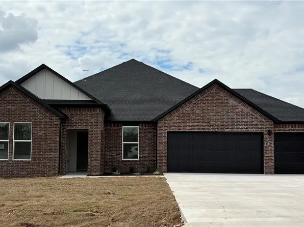 3016 Hattie Ln, Lowell, AR 72745
