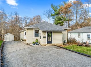 38 Burnham Rd, Andover, MA 01810