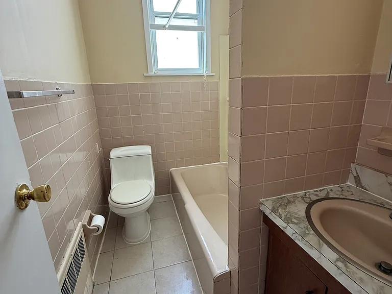 1823 70th St #2R — Photo 1