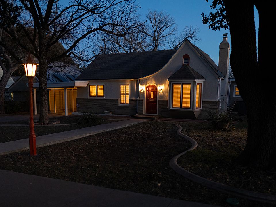 Street View Front of 1417 at dusk