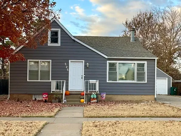 525 W 1st St, Russell, KS 67665