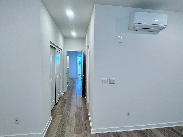 401 Besalu Ter — Photo 18