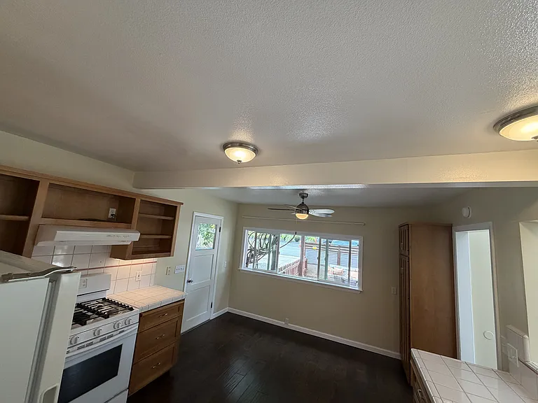 995 Carmel St — Photo 7