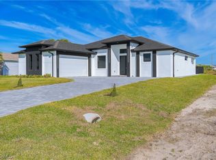 831 NE 11th Terrace Cpe, Coral, FL 33909