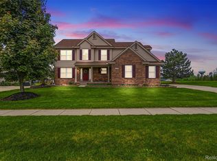 6158 Lismore Cir, Grand Blanc, MI 48439