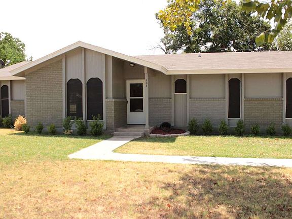 2nd image of 504 N River Oaks Dr