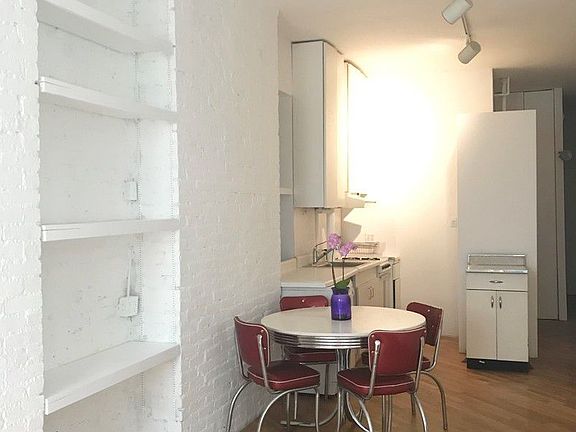 3rd image of 205 W 84th St APT 2D