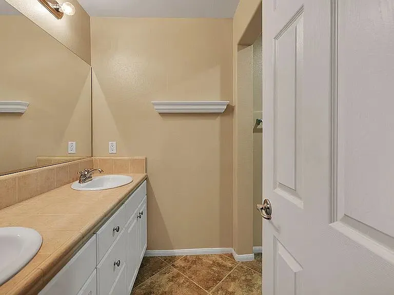 5819 W Avenue K9 — Photo 12