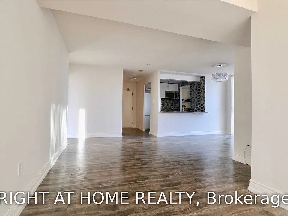285 Enfield Pl #704