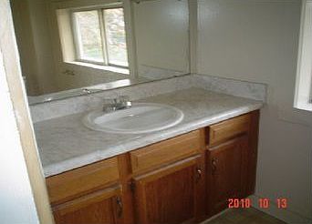 4th image of 301 N Saginaw St