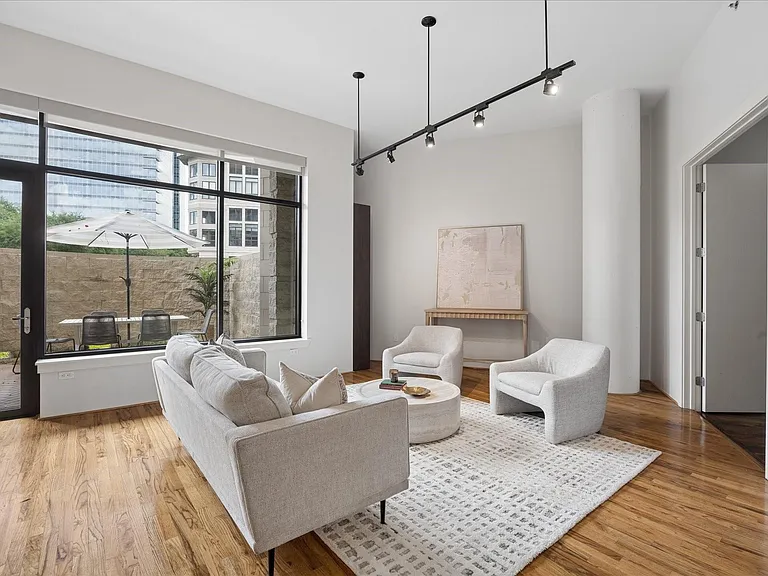 5005 Hidalgo St #210 — Photo 10