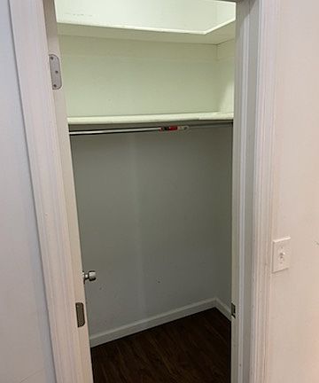 5th image of 829 Suffolk Ave APT 4