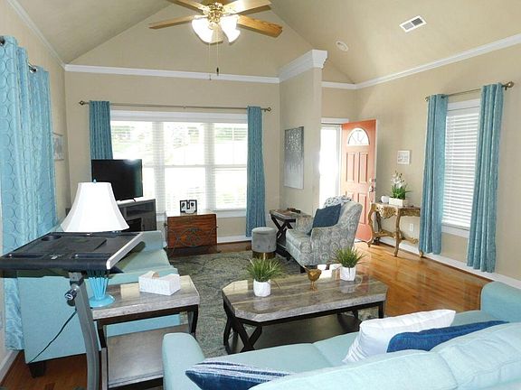 4th image of 8134 Golden Oak Ln