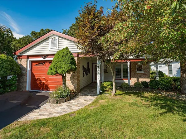 2 Bedford Court #2, Ridge, NY 11961