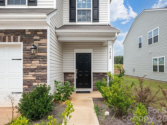 2nd image of 7412 Echoing Hills Ln
