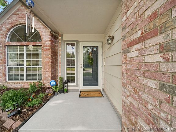 3rd image of 3312 W Houston Pl