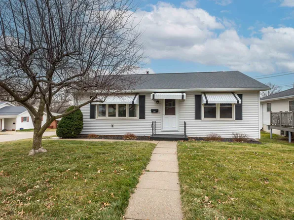 792 Montgomery Ave, East Dubuque, IL 61025