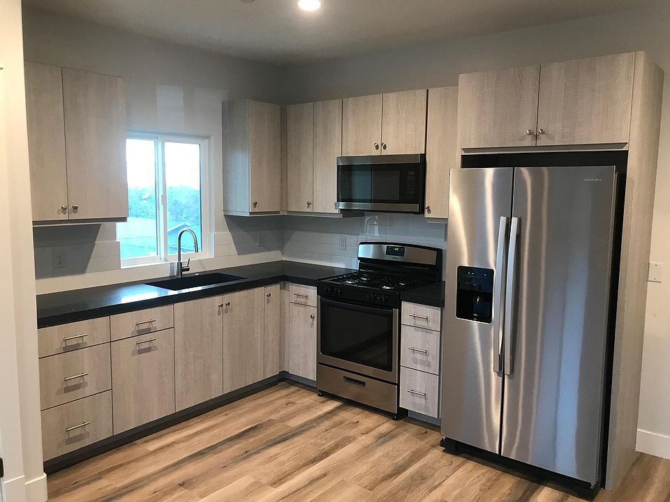 Stainless steel Amana appliances; enjoy an ocean view while washing dishes!