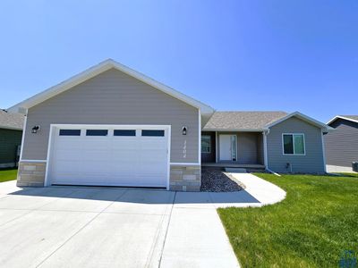 1404 Country Club Dr, Elk Point, SD, 57025