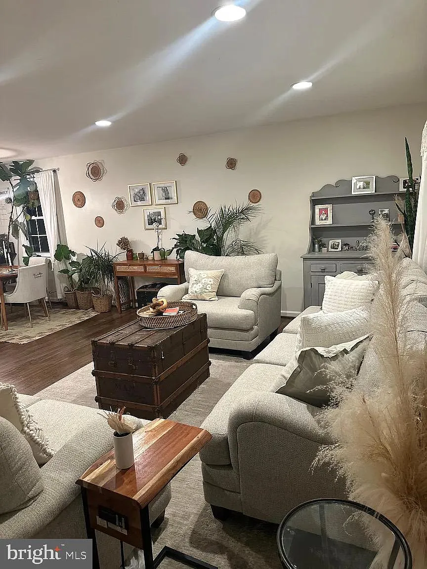 4 bed, 3.0 bath, 1998 sqft, $3,800 — Photo 3