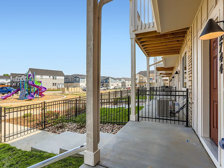 2744 Bear Springs Cir — Photo 20