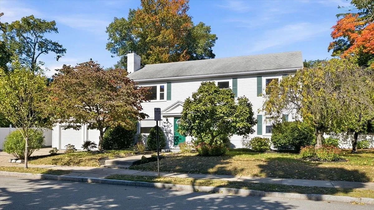 3 bed, 1.0 bath, 1410 sqft, $3,450 — Photo 2