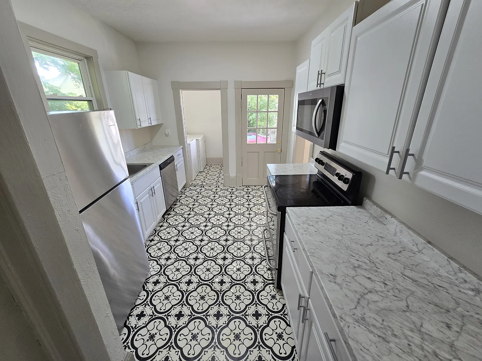 3 bed, 1670 sqft, $1,995 — Photo 3