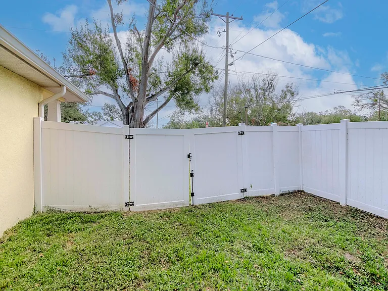 6235 S Adelia Ave — Photo 28