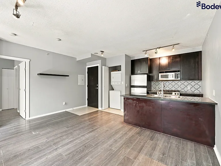 1001 Homer St #301 — Photo 4
