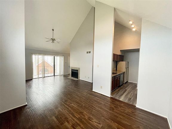 2nd image of 14550 Fonmeadow Dr APT 806