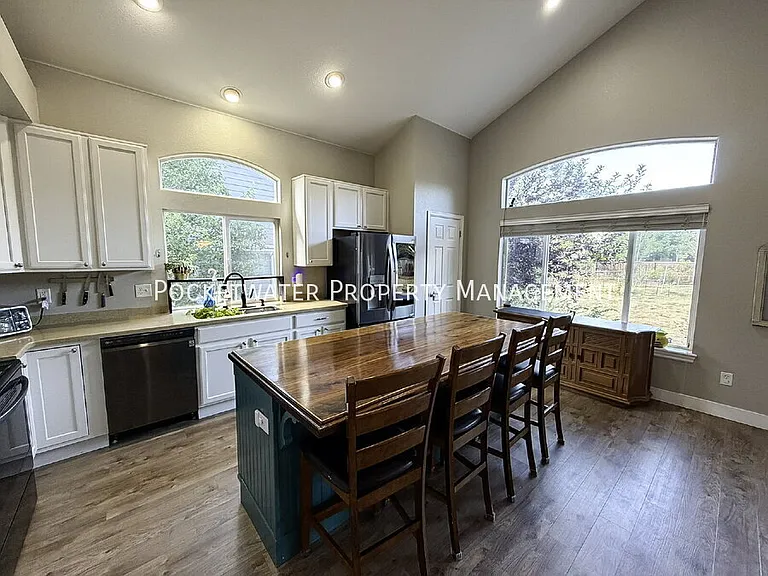 2127 Mountain Iris Dr — Photo 13