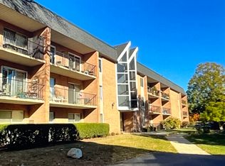 1104 N Mill St APT 205, Naperville, IL 60563