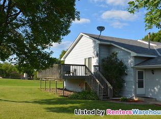 1070 Butte Ct, Chanhassen, MN 55317