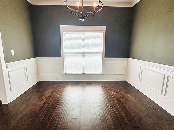 5th image of 102 Twisted Laurel Ln
